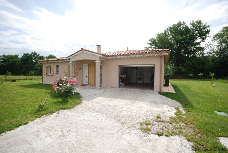 Modern bungalow just ten minutes walk..