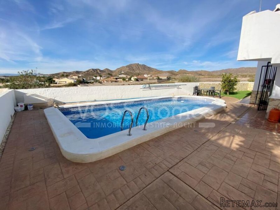 NEW LISTING TO VOSS HOMES - A light & airy, recently.. - 4