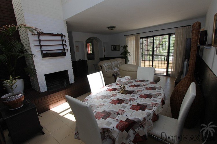 This beautiful villa in Pilar de la Horadada has 3 bedrooms.. - 4