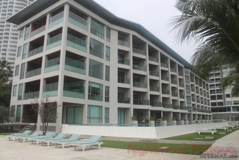 1 Bedroom Condo for sale in Wongamat -..