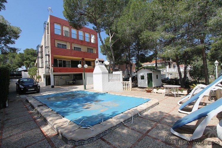 This beautiful villa in Pilar de la Horadada has 3 bedrooms.. - 8