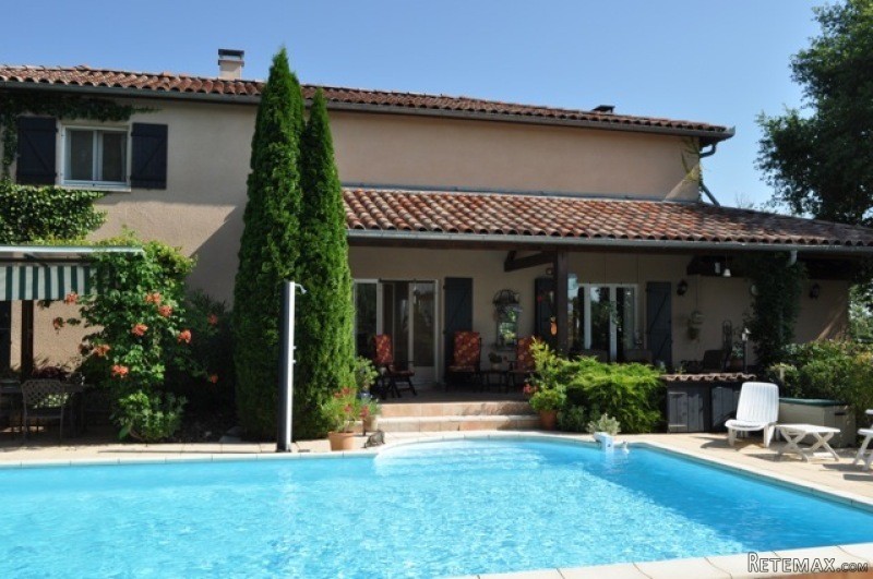 Superb Traditionally Constructed House..