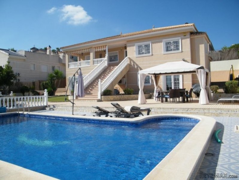 6 Bedrooms - Villa - Alicante - For Sale