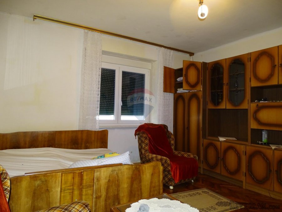 Kuća u Delnicama sa 3 stana i gospodarskim objektom - 10