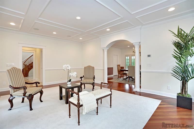 6 bedroom House For Sale: 34 Hendrie.. - 2