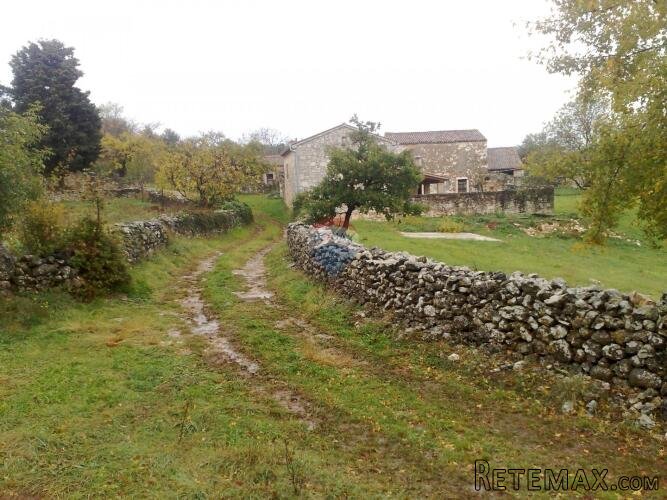 ISTRA, MARČANA - Povoljno poljoprivredno zemljište 1,8 ha - 2