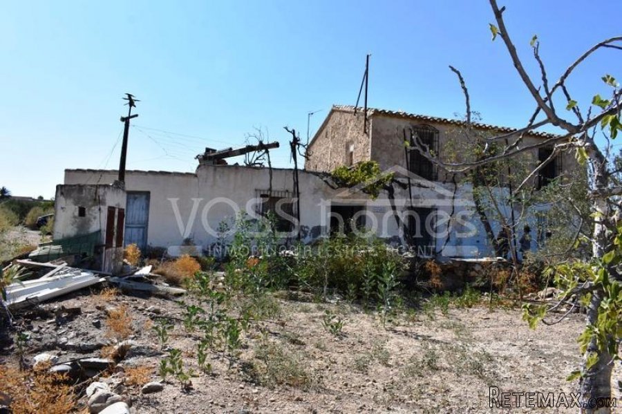 Large 2 storey old cortijo property to renovate with garage.. - 2