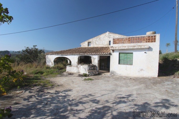 Traditional finca style property that needs total.. - 2