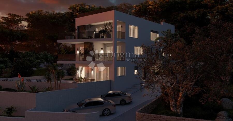 ČIOVO-PENTHOUSE PRVI RED DO MORA SA ČAROBNIM POGLEODM