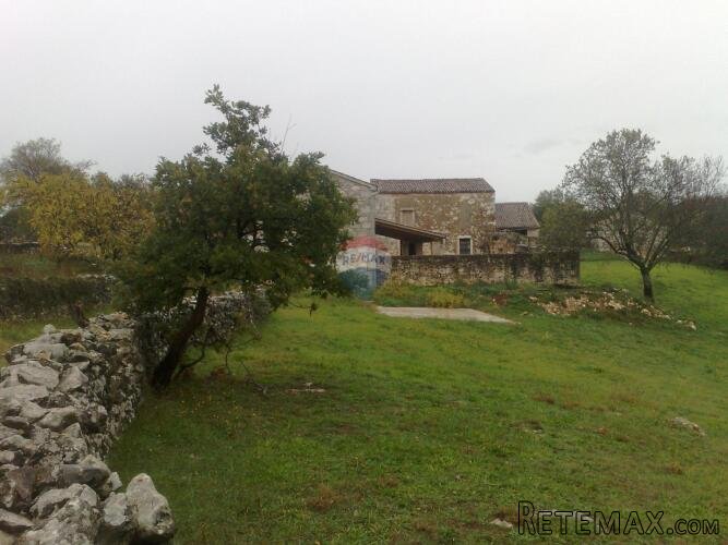 ISTRA, MARČANA - Povoljno poljoprivredno zemljište 1,8 ha - 3