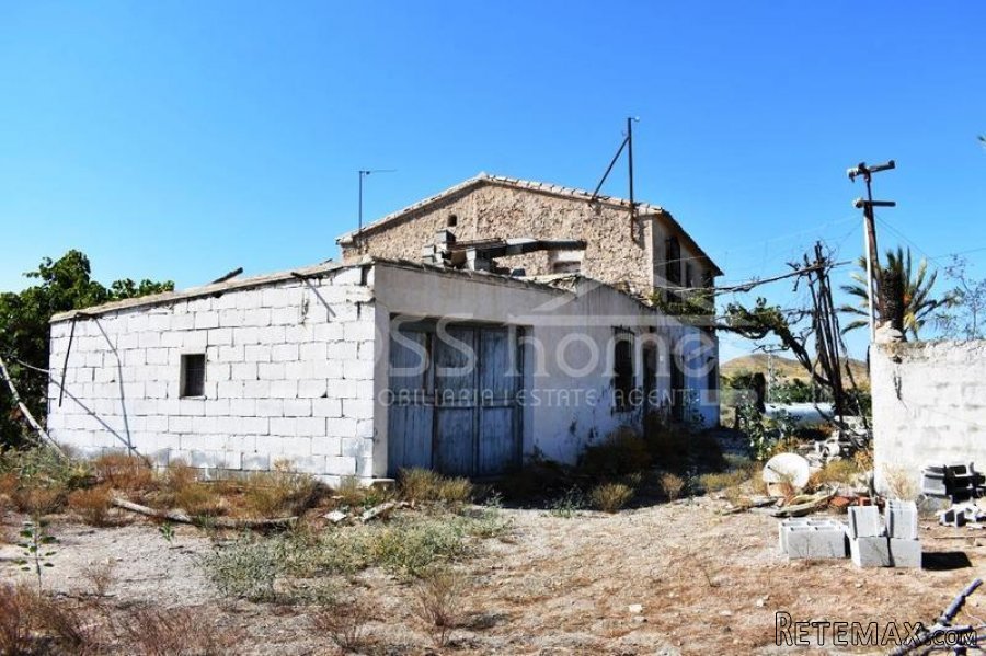 Large 2 storey old cortijo property to renovate with garage.. - 3