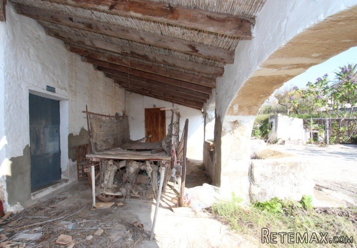 Traditional finca style property that needs total.. - 3