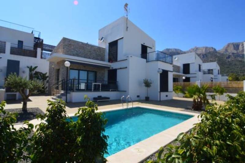 3 Bedroom 2 Bathroom Villa In La Nucia..