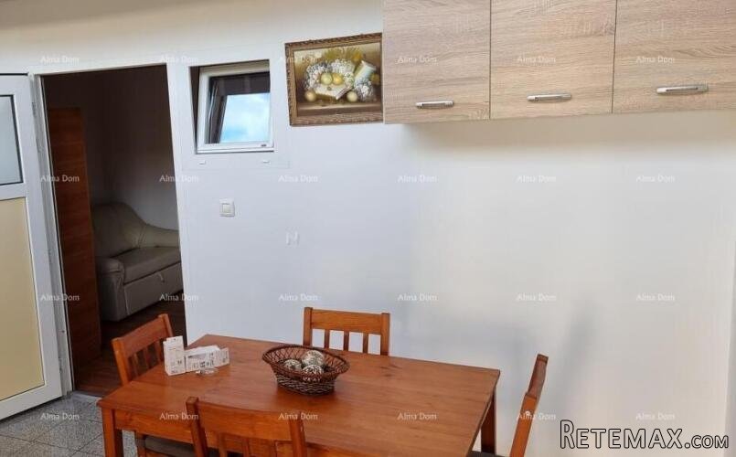 Buje. Prodaje se stan u Kaštelu, površine 85 m² - 4