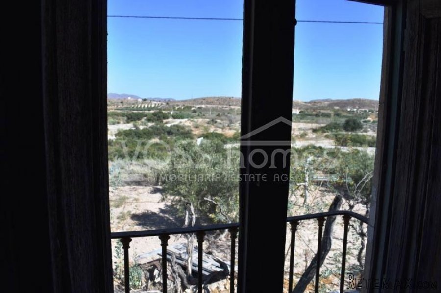 Large 2 storey old cortijo property to renovate with garage.. - 5
