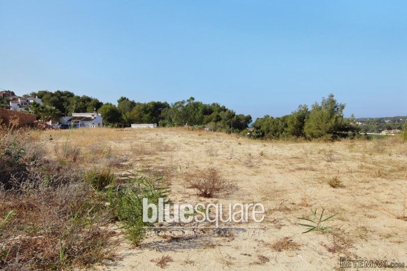 Building plot with lovely views to.. - 2