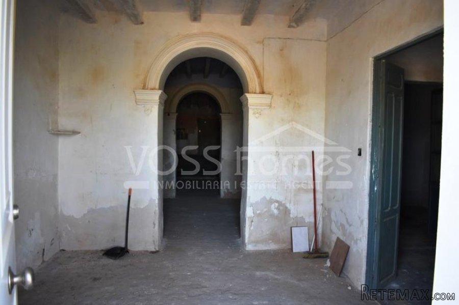 Large 2 storey old cortijo property to renovate with garage.. - 9