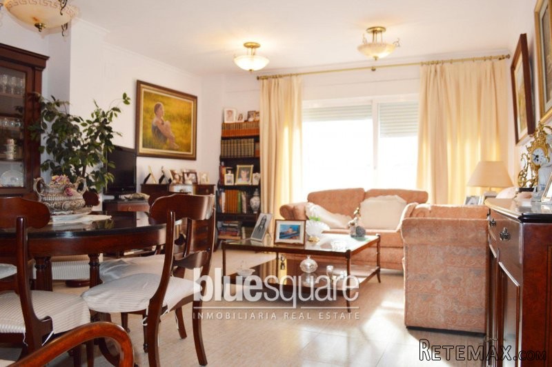 Town centre 3 bedroom apartment with..
