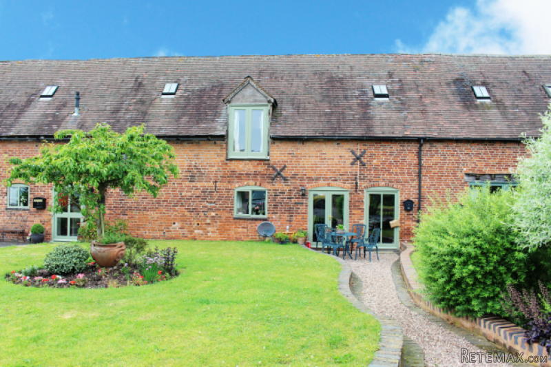 2 bedroom, Barn Conversion house for..