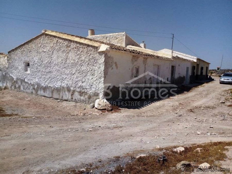 Huge country house with garage of approx 250m2 and.. - 4