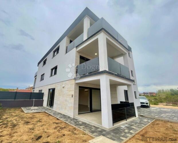 Privlaka - apartman na 1. katu s pogledom na more