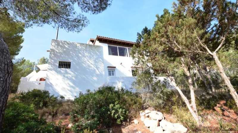 Townhouse in good conditions with..