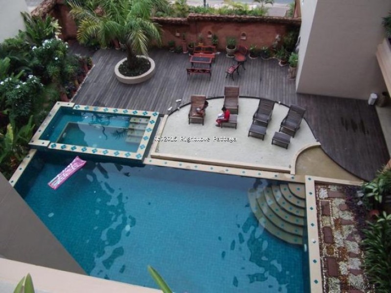 1 Bedroom Condo for sale in Pratumnak -..