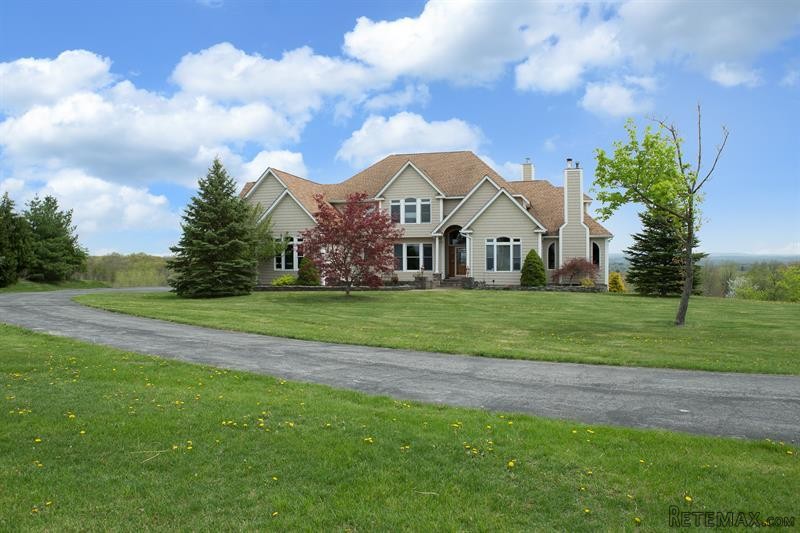 4 bedroom House For Sale: 45 Molly's..