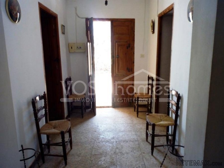 Huge country house with garage of approx 250m2 and.. - 9