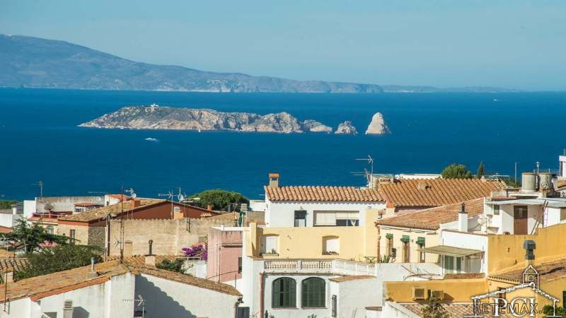 Tow house in Begur.