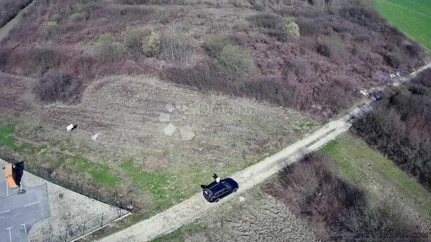 Atraktivno investicijsko zemljište u poslovnoj zoni Zaprešić - 2