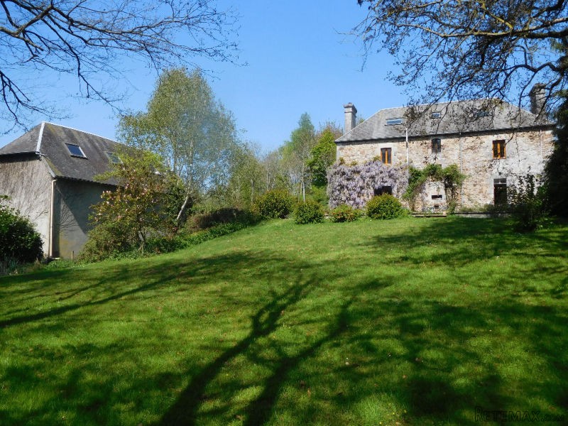 Character Stone House With Garden..