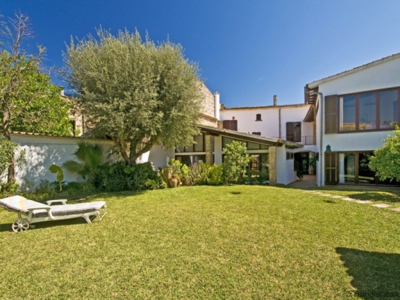 Historic Town House With Romantic..