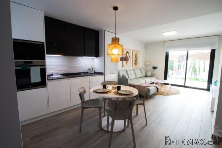 This beautiful project in Orihuela Costa comes in houses in.. - 2