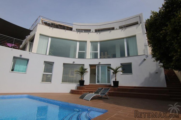 This modern style villa is located in one of the best.. - 2