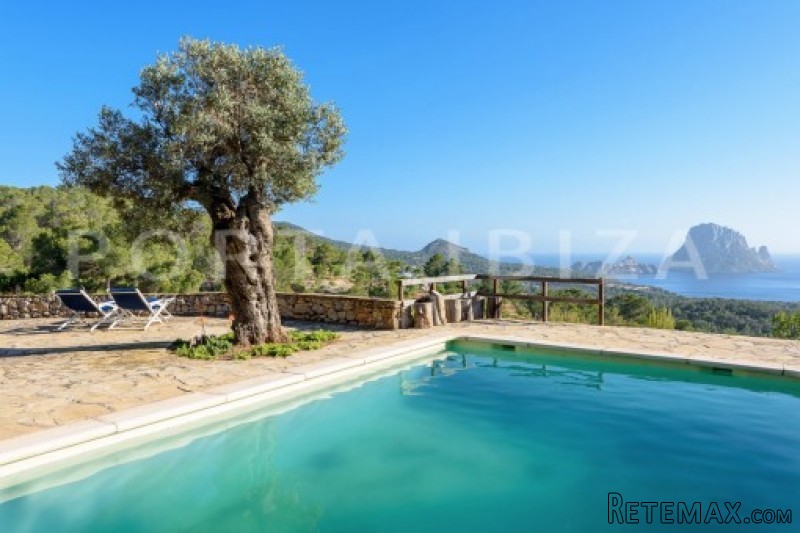 Unique property with fabulous panoramic..