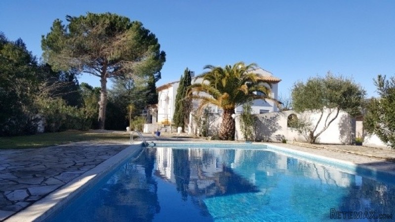 Very Nice Character Villa With Garage..