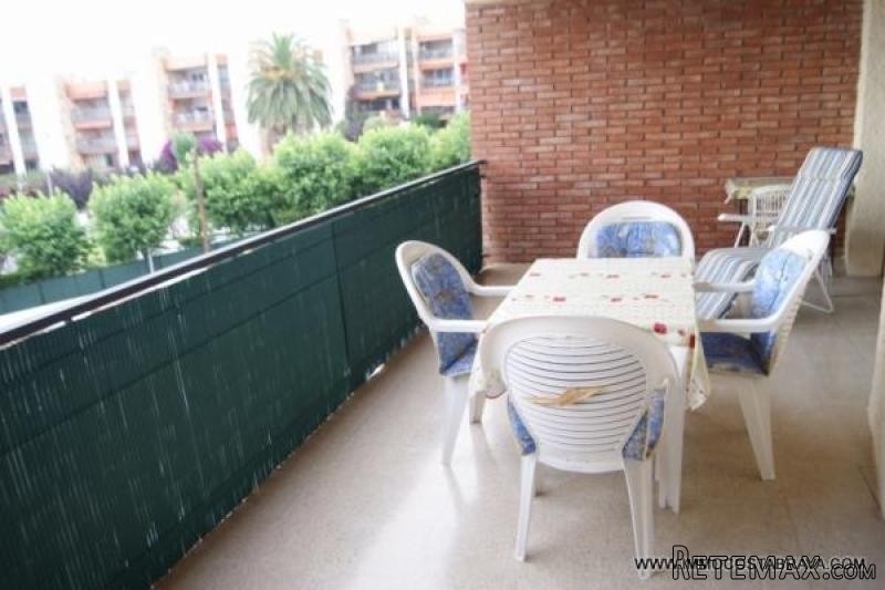 ROSES: Large apartment located very.. - 2
