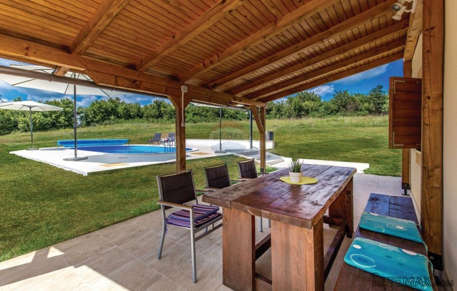 Lika, Plaški-Kuća sa bazenom 110 m2