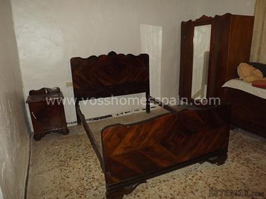 A semi detached, country house of 80m2 in need of reforming.. - 5