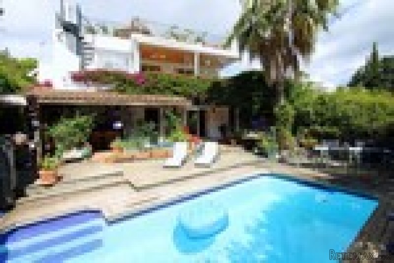 4 Bedrooms - Villa - Malaga - For Sale