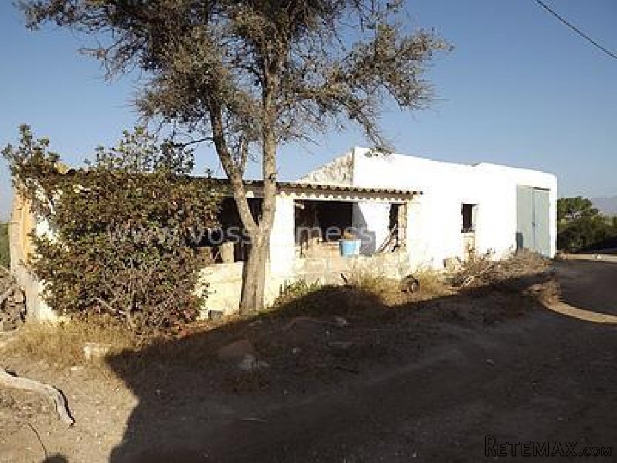 A semi detached, country house of 80m2 in need of reforming.. - 9