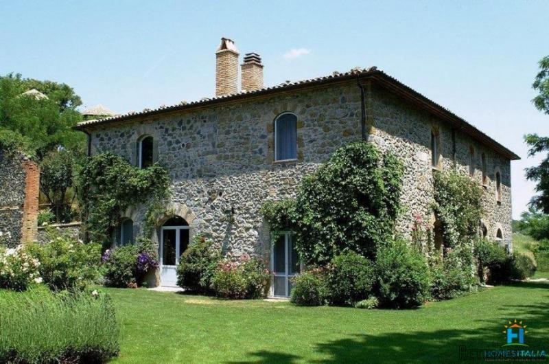 Renovated country house with pool