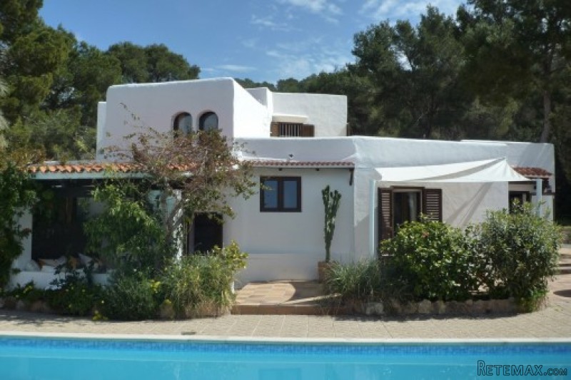 Charming villa with views to the saline