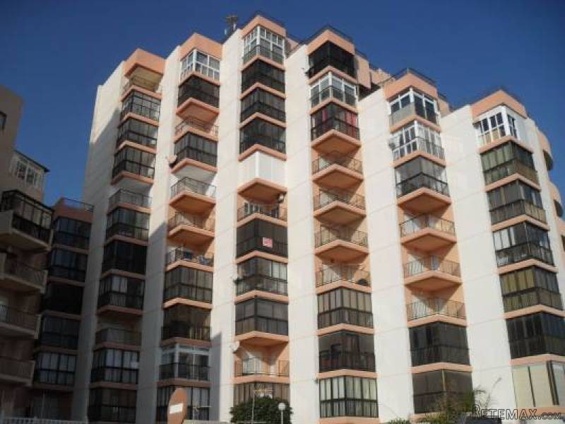 2 Bedroom 1 Bathroom Apartment In La..