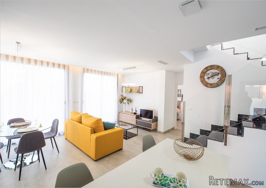 Extraordinary villa in Los Montesinos. The house has three.. - 2