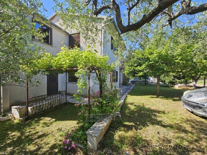 POREČ - Kuća sa dva stana i studio apartmanom - 2