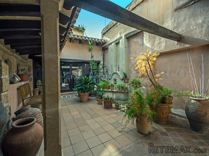 South oriented spectacular penthouse with character in the.. - 2