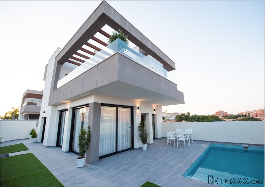 Extraordinary villa in Los Montesinos. The house has three.. - 3