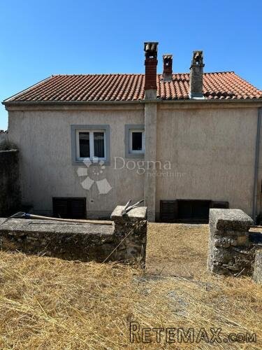 KUĆA DVA STANA + VRT I GARAŽA - PULA - 3